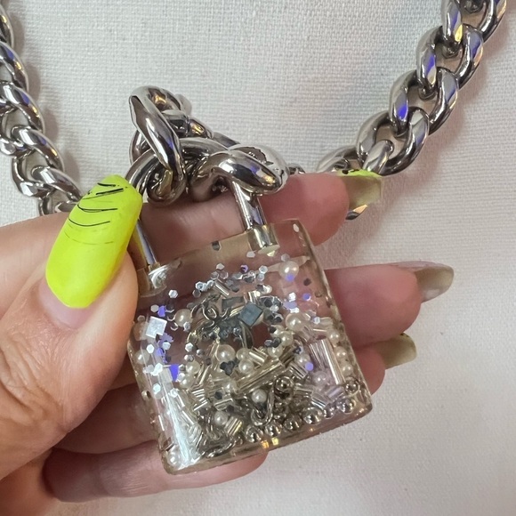 CHANEL Chain CC Padlock Necklace - Picture 4 of 7